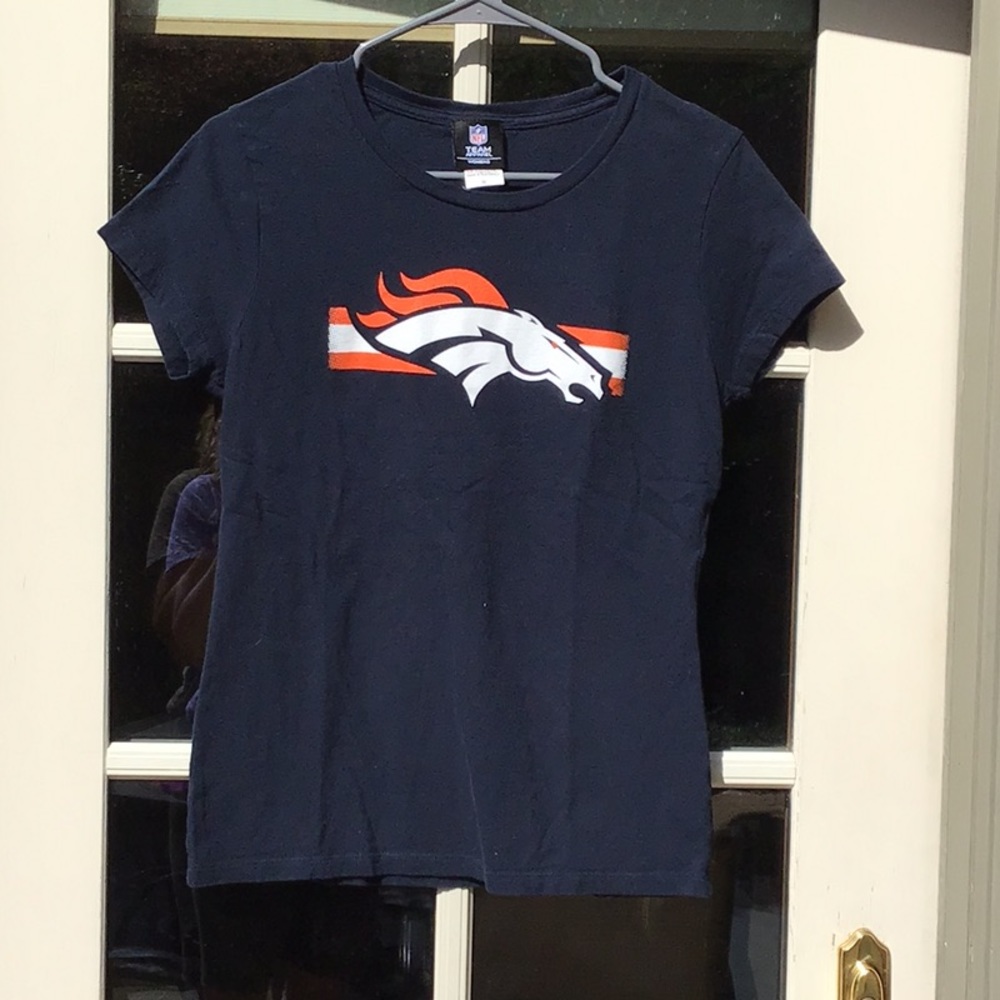 Women’s NFL Denver Broncos tee-shirt, size Medium, cap sleeves